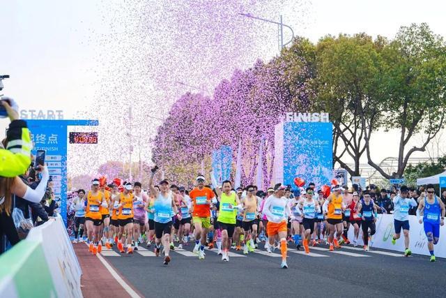 五千跑者集结，2026苏州太湖数字半程马拉松开跑